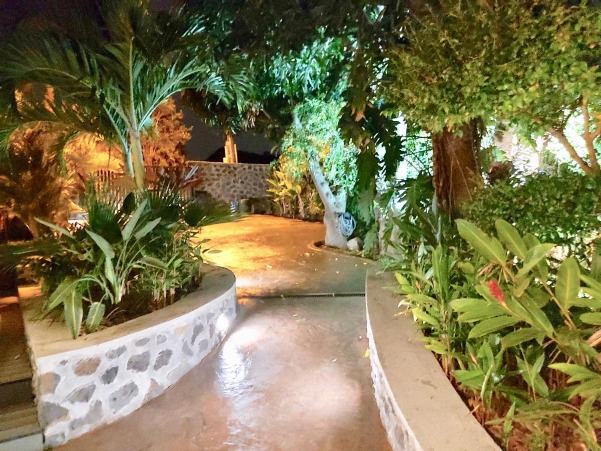 Villa Tropicale - Meuble De Tourisme 4 Etoiles 생질레방 외부 사진